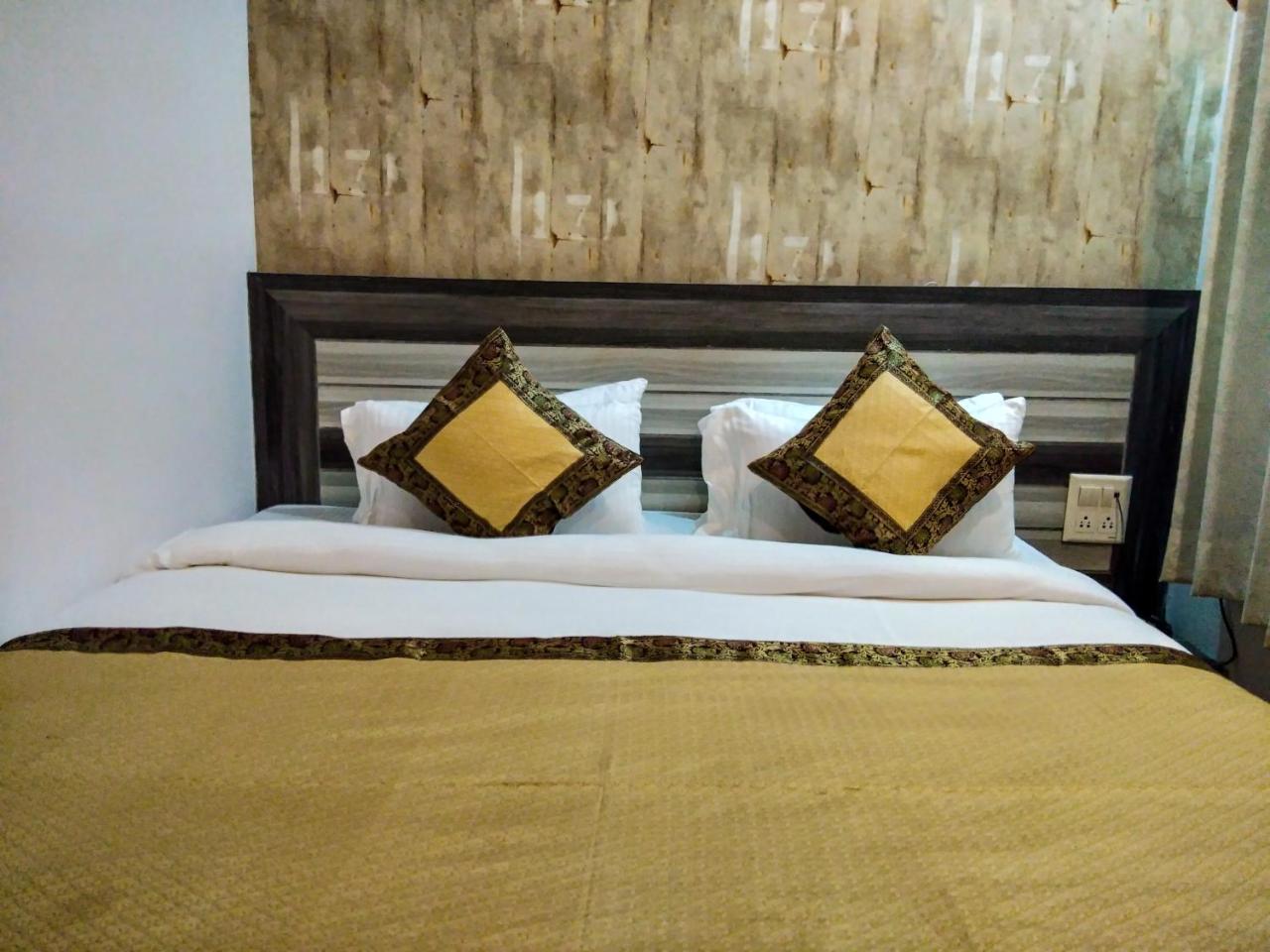Dwivedi Hotels Hotel Elena Varanasi Exteriör bild