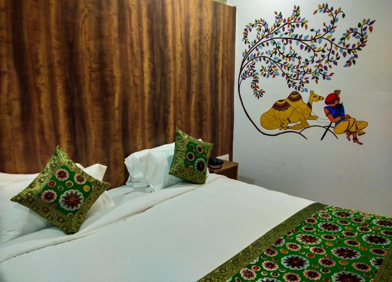 Dwivedi Hotels Hotel Elena Varanasi Exteriör bild