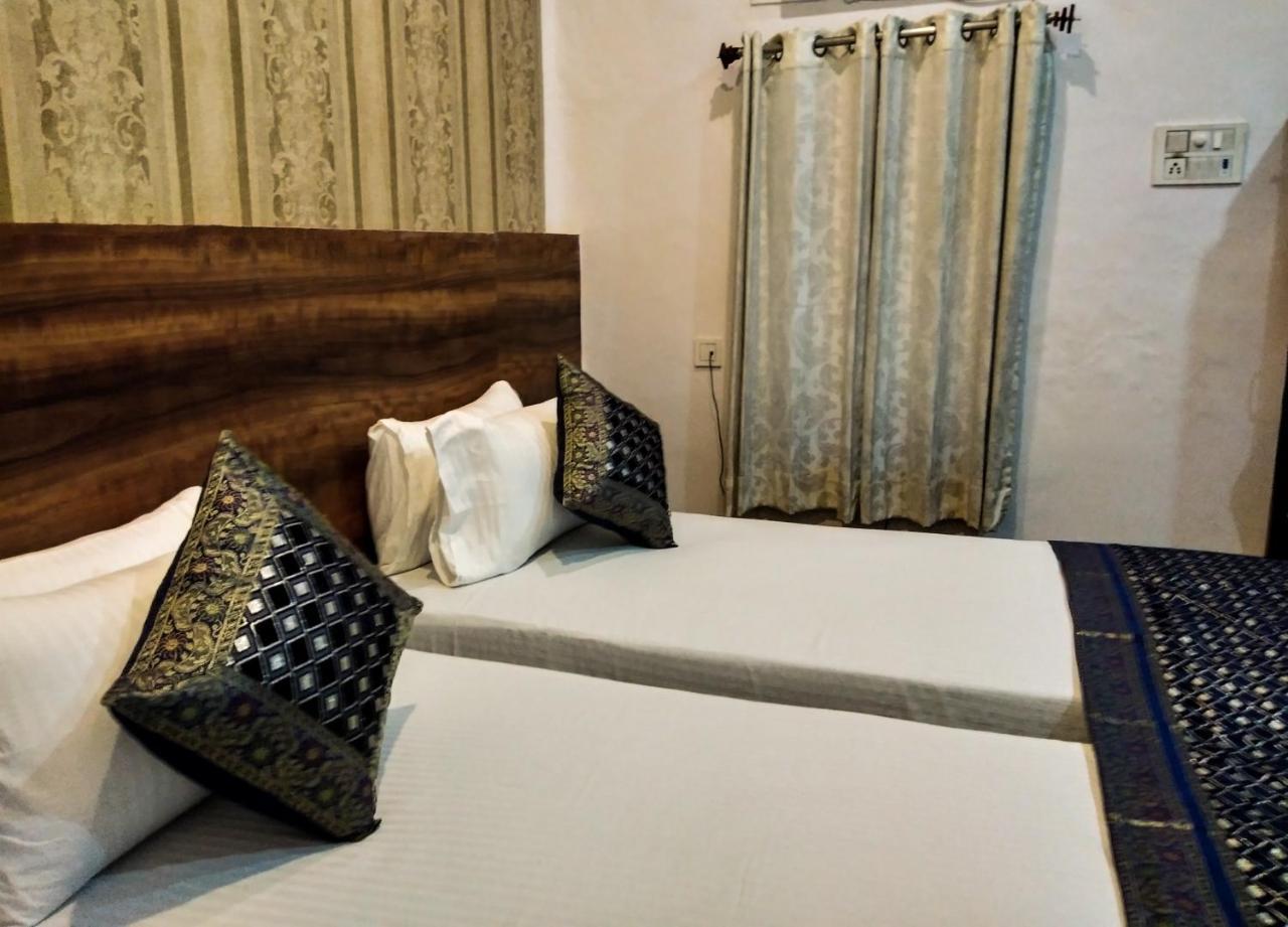 Dwivedi Hotels Hotel Elena Varanasi Exteriör bild